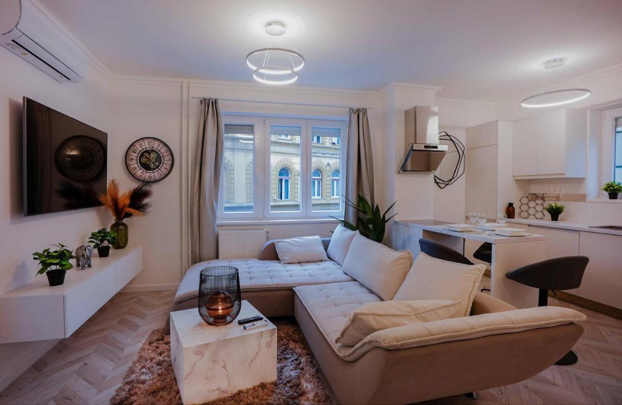 Corvin Avenue Premium Central Apartment Budapeste Exterior foto